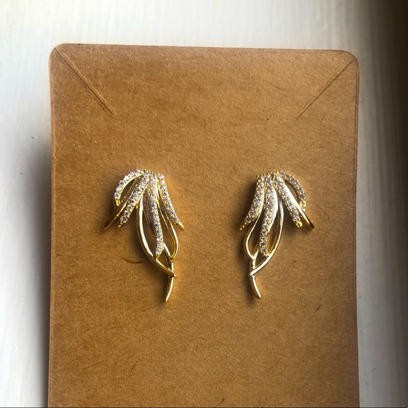 Modcloth Jewelry - ✨ Gold Tone Tendril Earrings